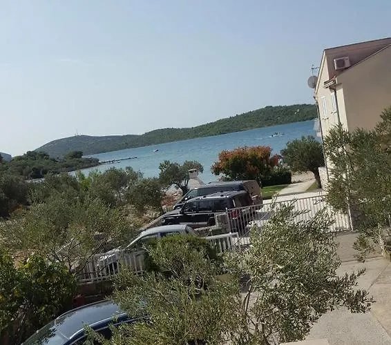 아파트 By The Sea Pirovac, Sibenik - 15403